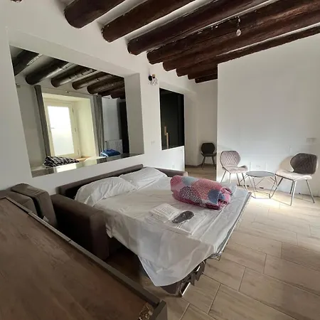 Daisy Air Conditioning - Free Parking - Wifi - Self Check-in Bergamo